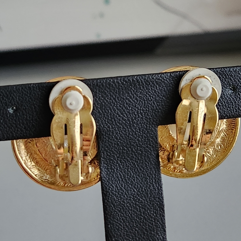 GIVENCHY Vintage Gold Plated Faux Pearl Halo Earrings - Picture 3 of 4